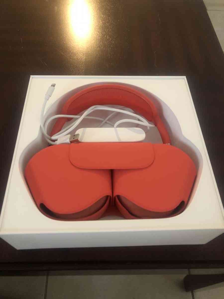 AirPods max - Palm Coast, Florida
