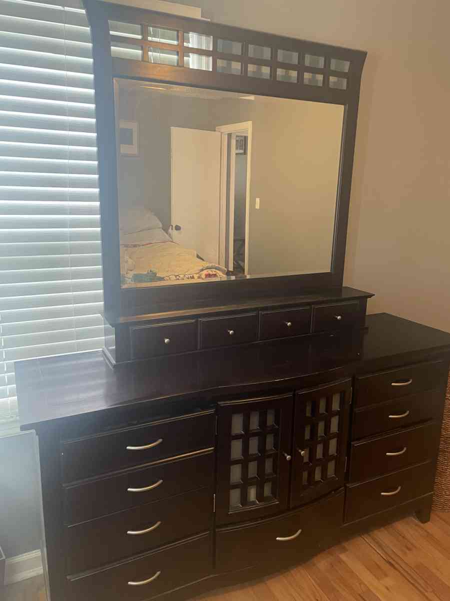 4pc Sleigh Bedroom Set - Wichita, Kansas - FleaMarketBay