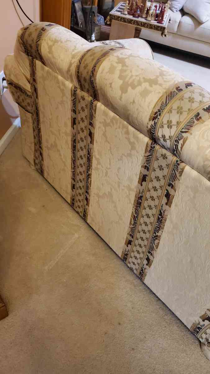 Love Sofa - Pelham, Alabama - FleaMarketBay