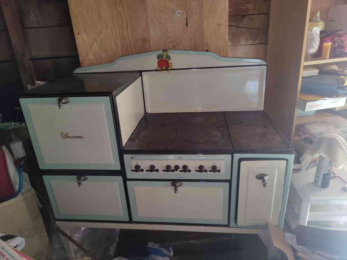 1923 wedgewood gas stove - San Leandro, California