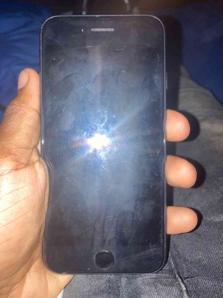 iPhone SE - Alpine, New York - FleaMarketBay