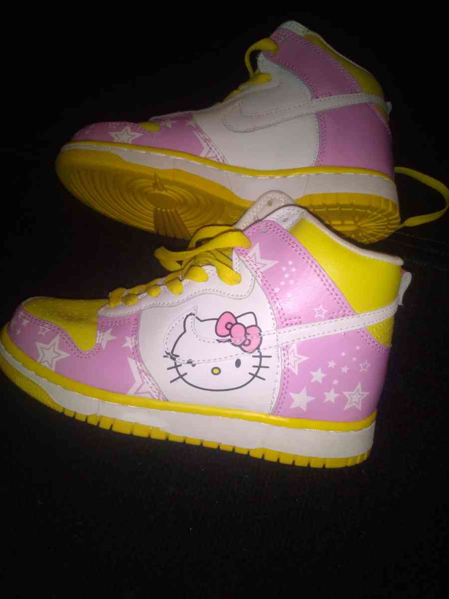 hello kitty nikes - Las Vegas, Nevada - FleaMarketBay