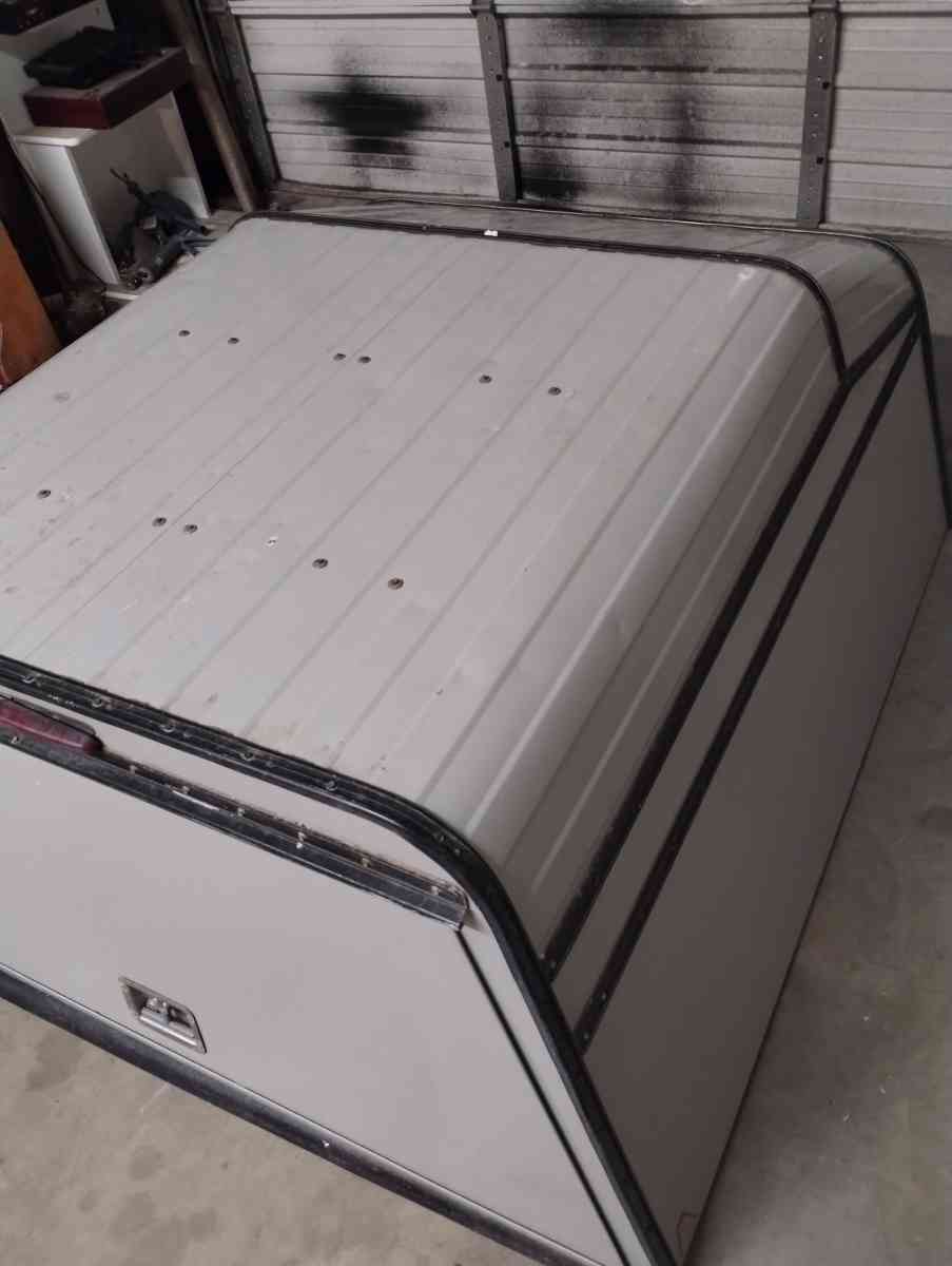 utility camper cap for Chevy colorado or other small pickup - Lubbock, Texas - FleaMarketBay
