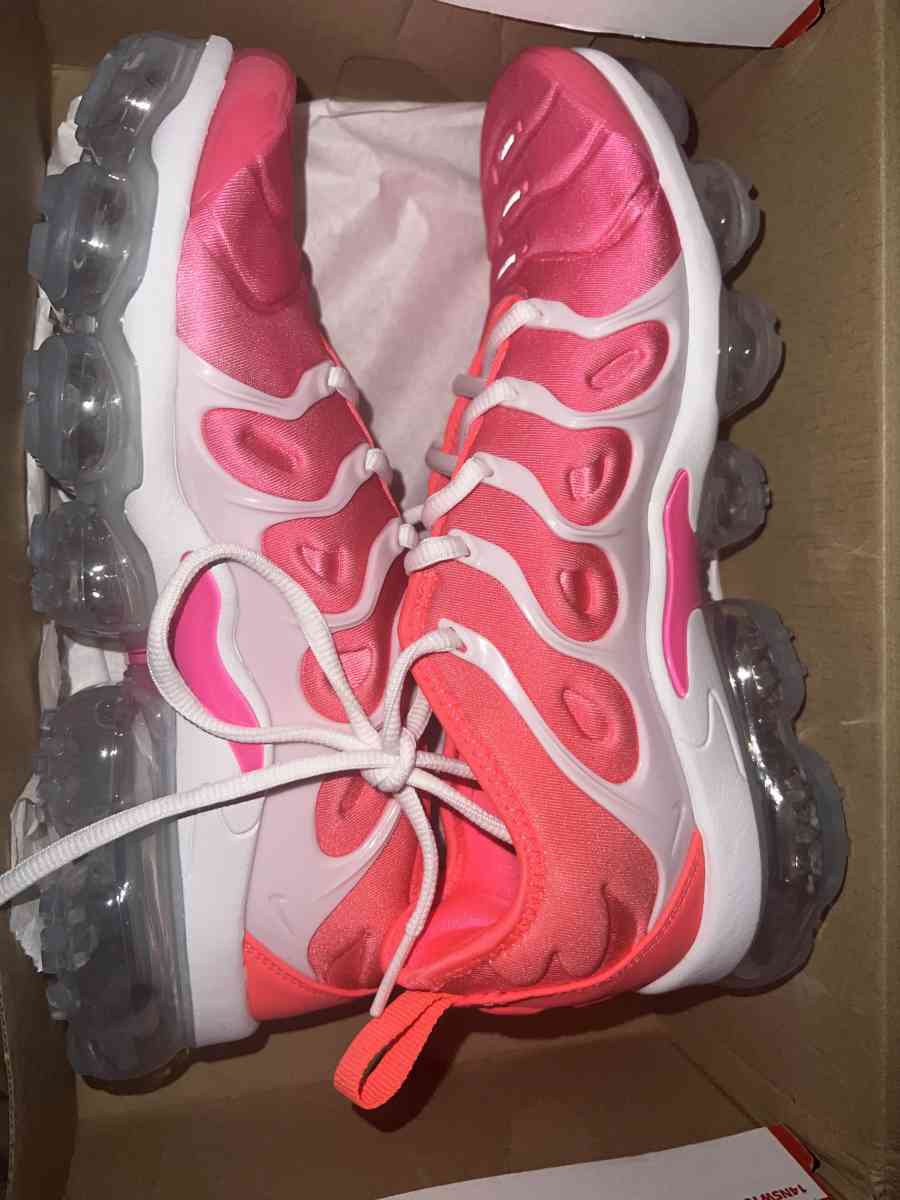Nike W AIR VAPORMAX PLUS - Deerfield Beach, Florida - FleaMarketBay