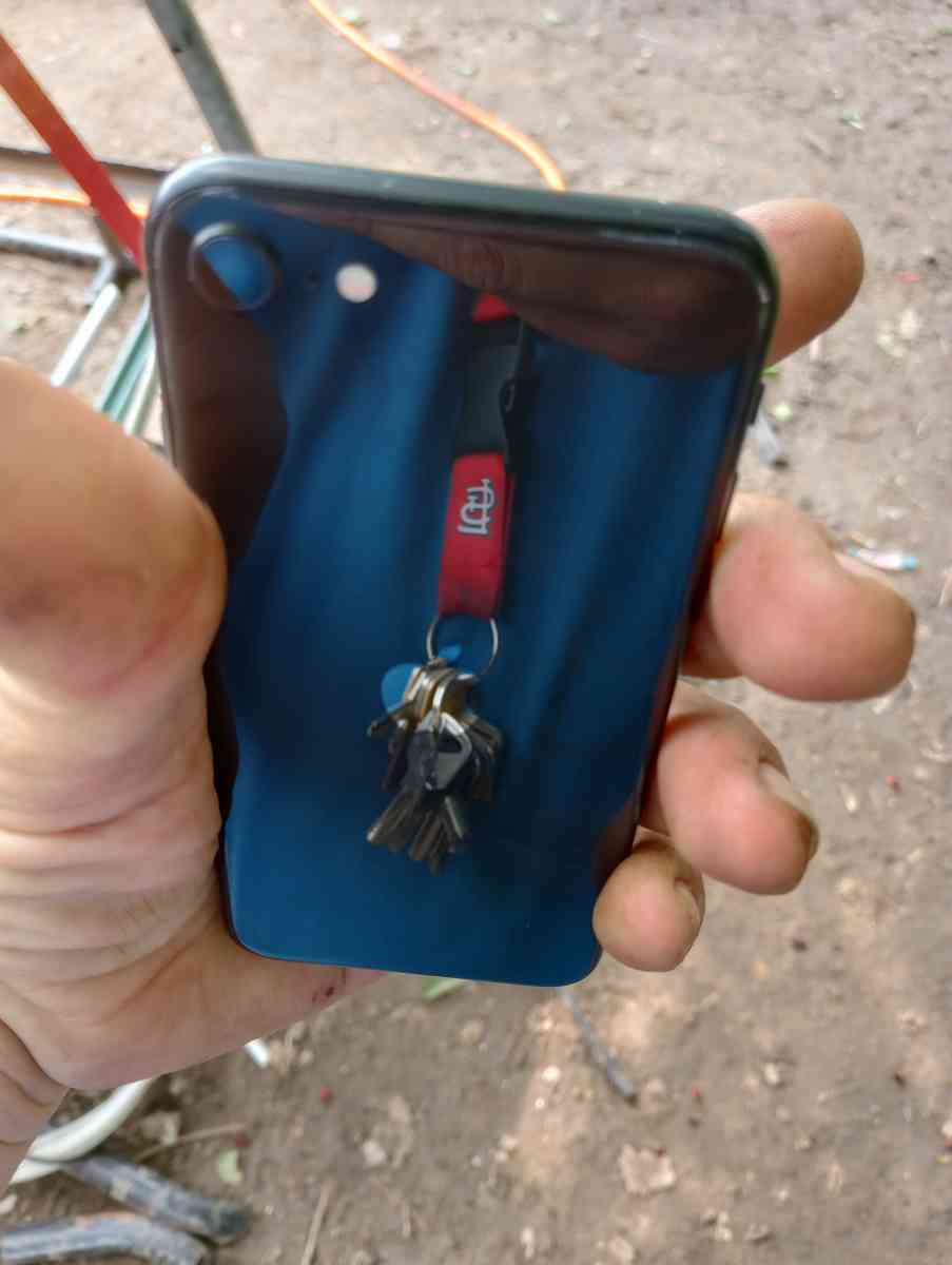 iphone se - Granite City, Illinois - FleaMarketBay