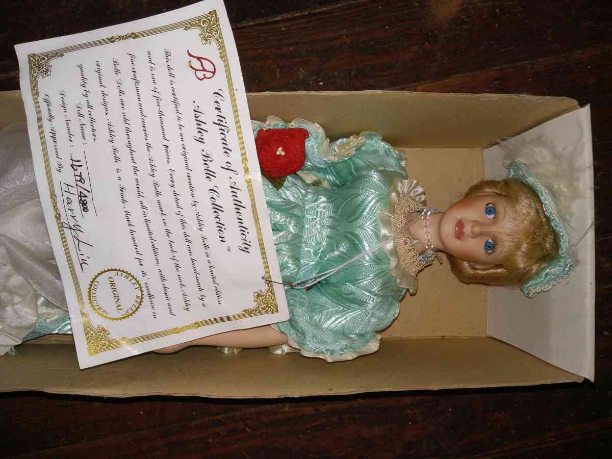 vintage authentic porcelain dolls - Calhoun Falls, South Carolina - FleaMarketBay