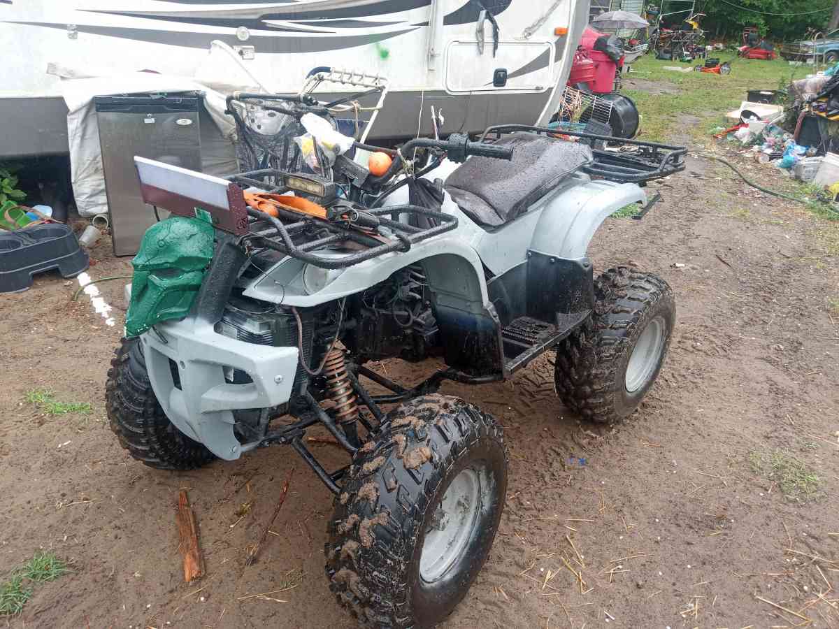 four wheeler a 300 nothing wrong with it runs great - Clinton, South Carolina - FleaMarketBay
