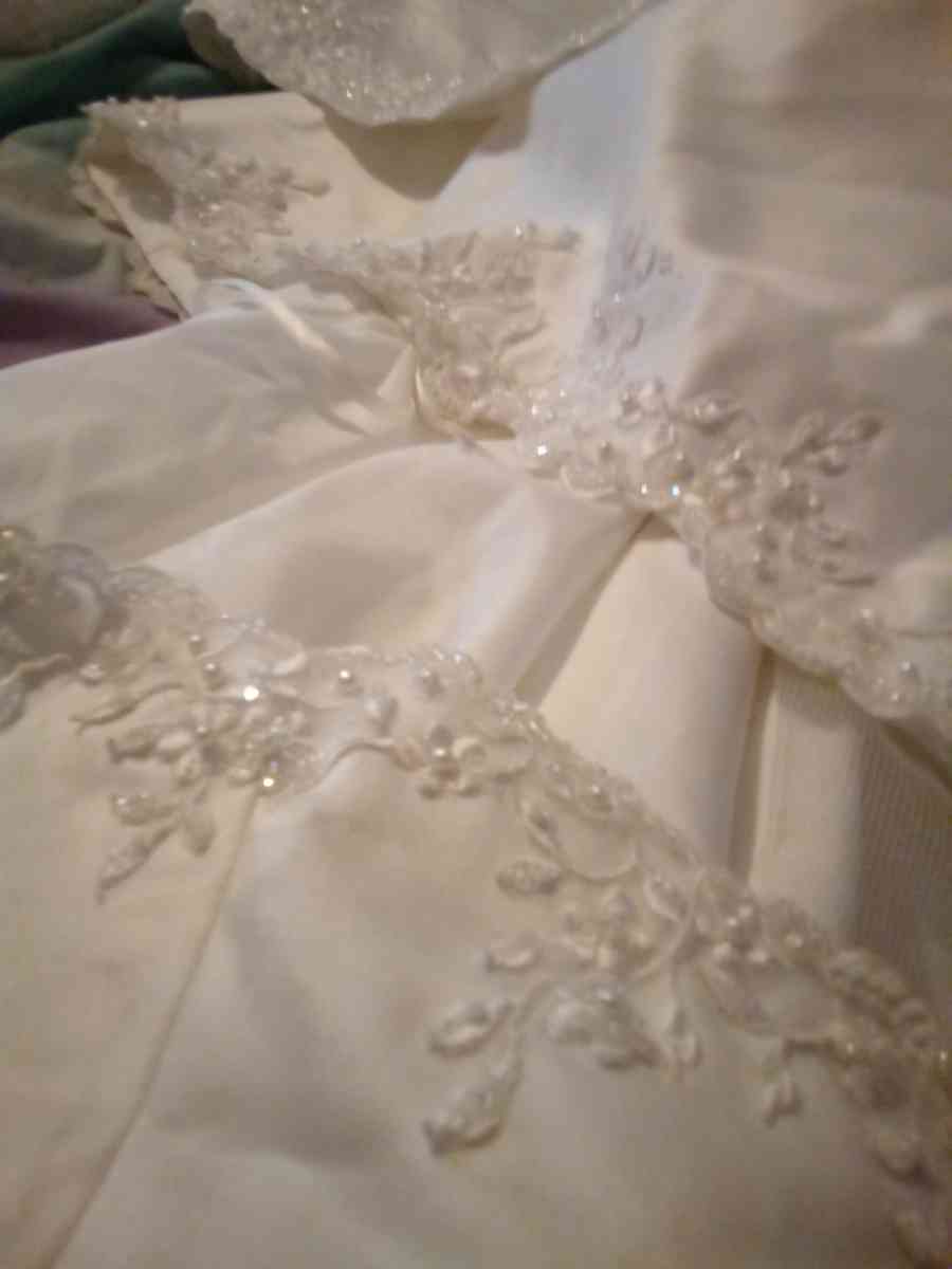 wedding dress - Florence, Mississippi - FleaMarketBay