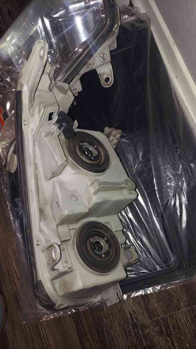 use headlamps 2005 2006 2007 2008 toyota 4 runner - Germantown, Tennessee - FleaMarketBay