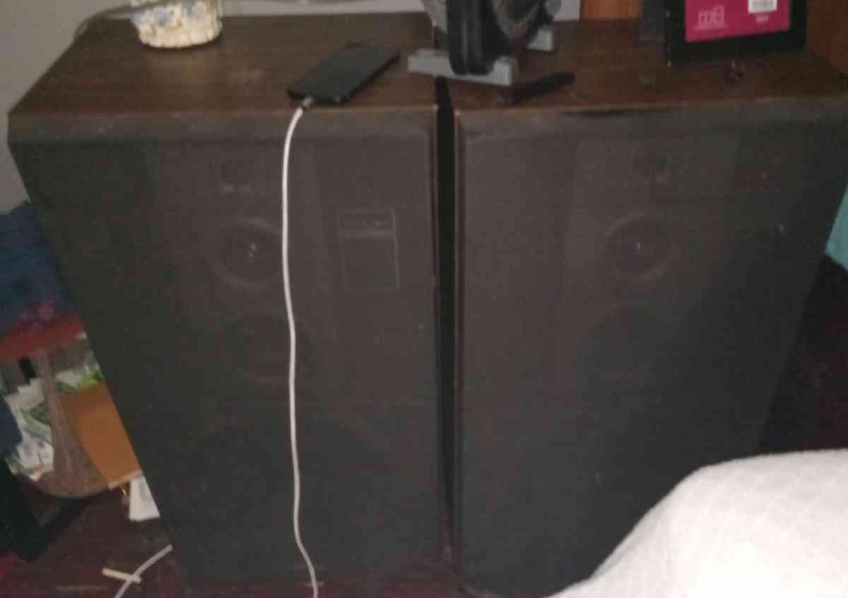 twin set home stereo speakers - Rogersville, Tennessee