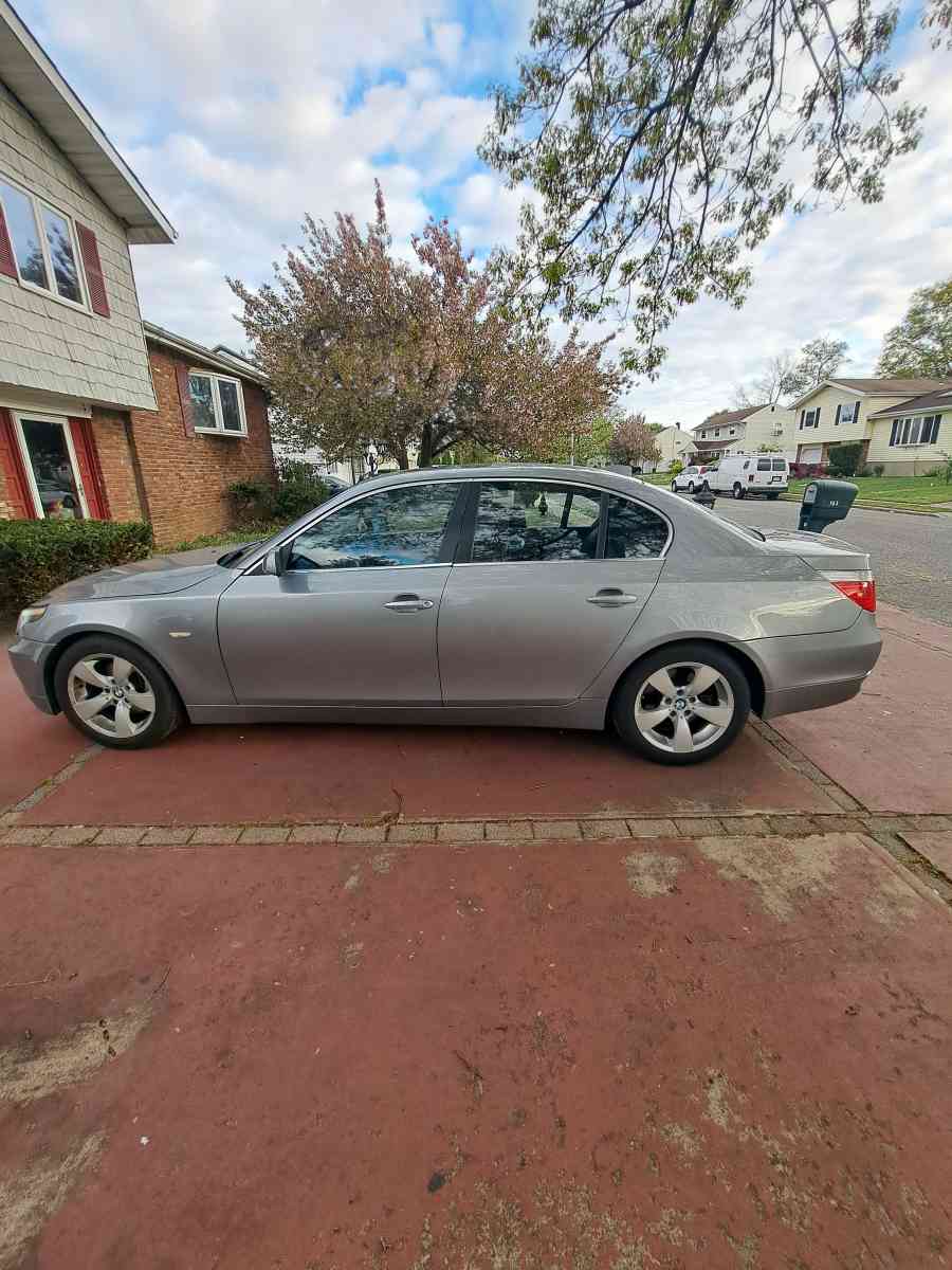 BMW serie 5 2006 - Central Islip, New York - FleaMarketBay