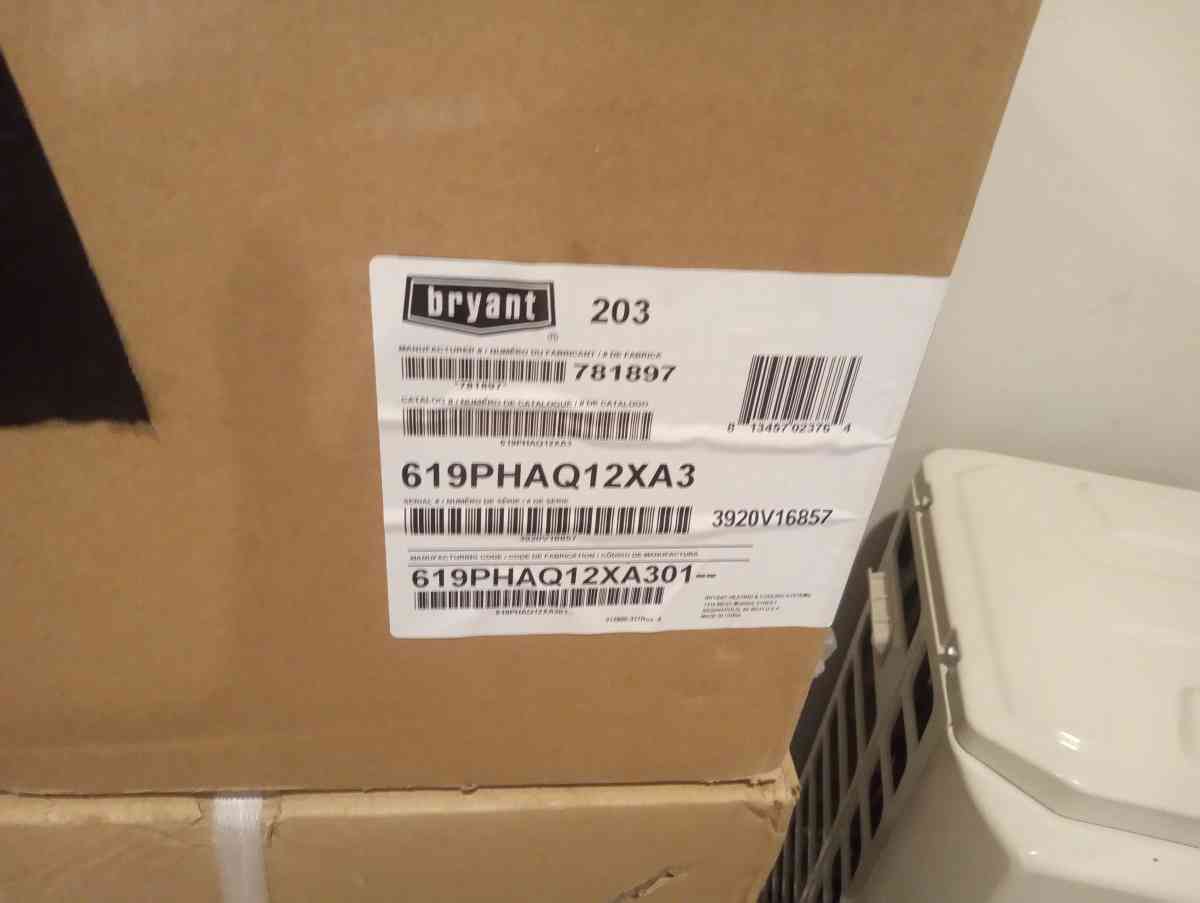 2 mini split outdoor heat pump system and 1 indoor head - London, Ohio - FleaMarketBay