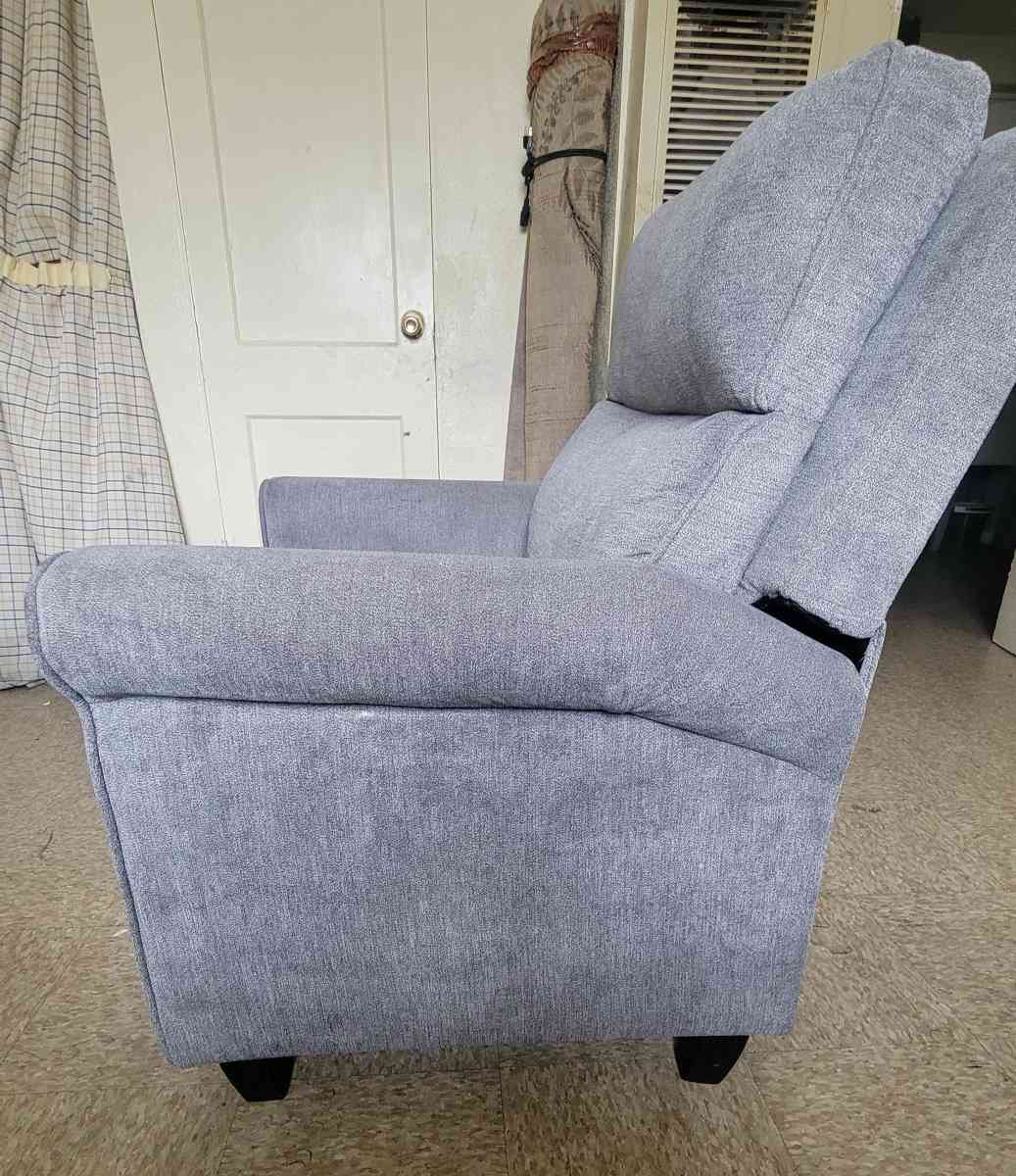 Recliner chair - Los Angeles, California - FleaMarketBay