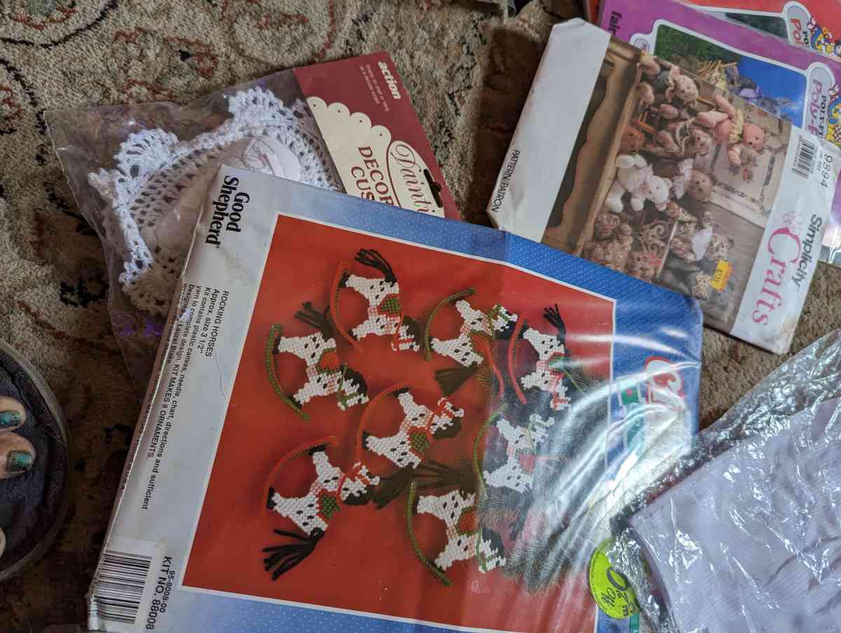 box of craft supplies - Holiday, Florida - FleaMarketBay