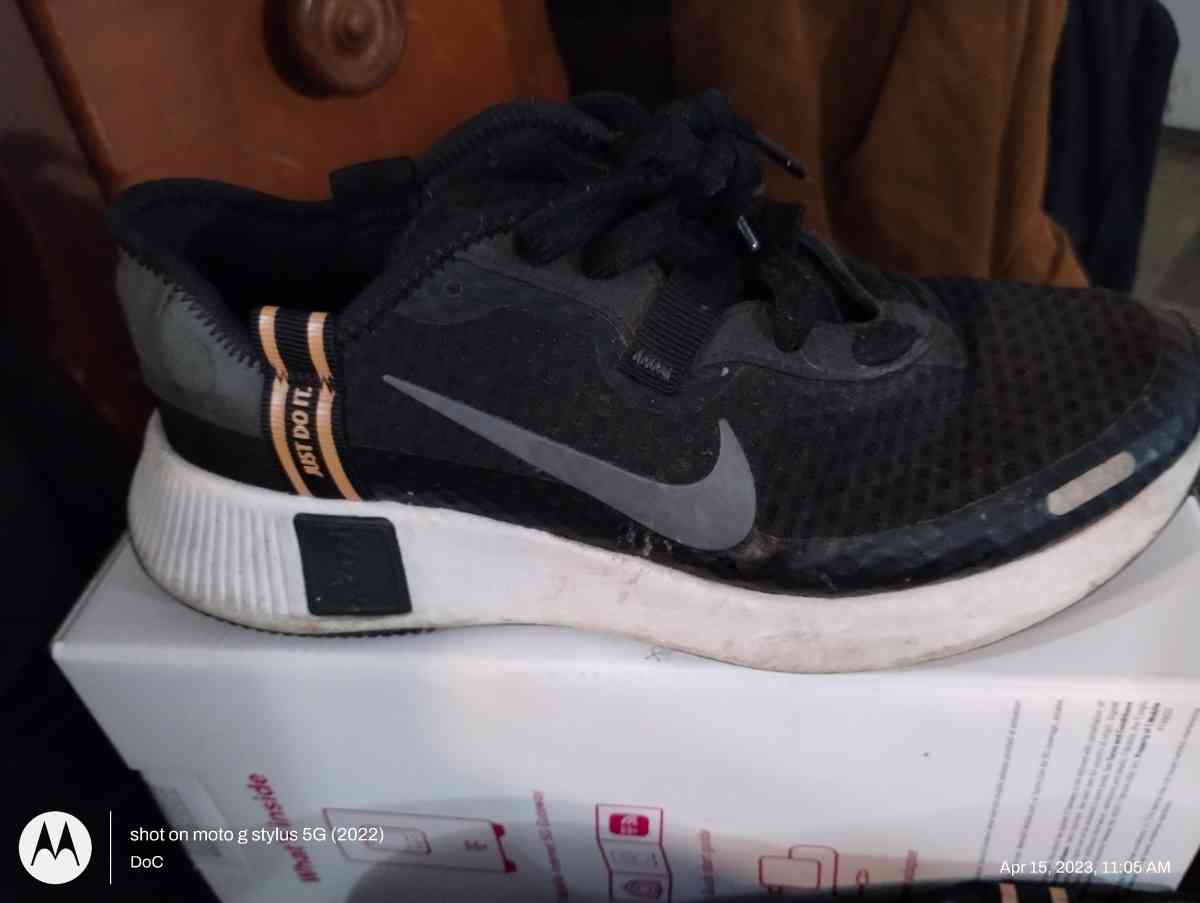 womens shoes nikes - Mansfield, Ohio - FleaMarketBay