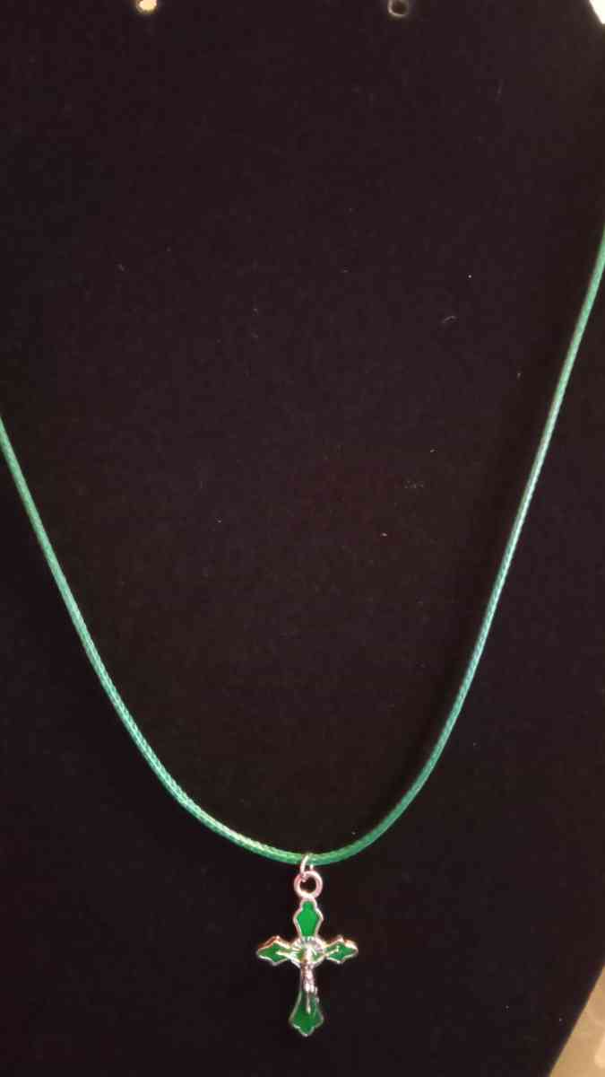 cross necklace - Newark, Delaware - FleaMarketBay