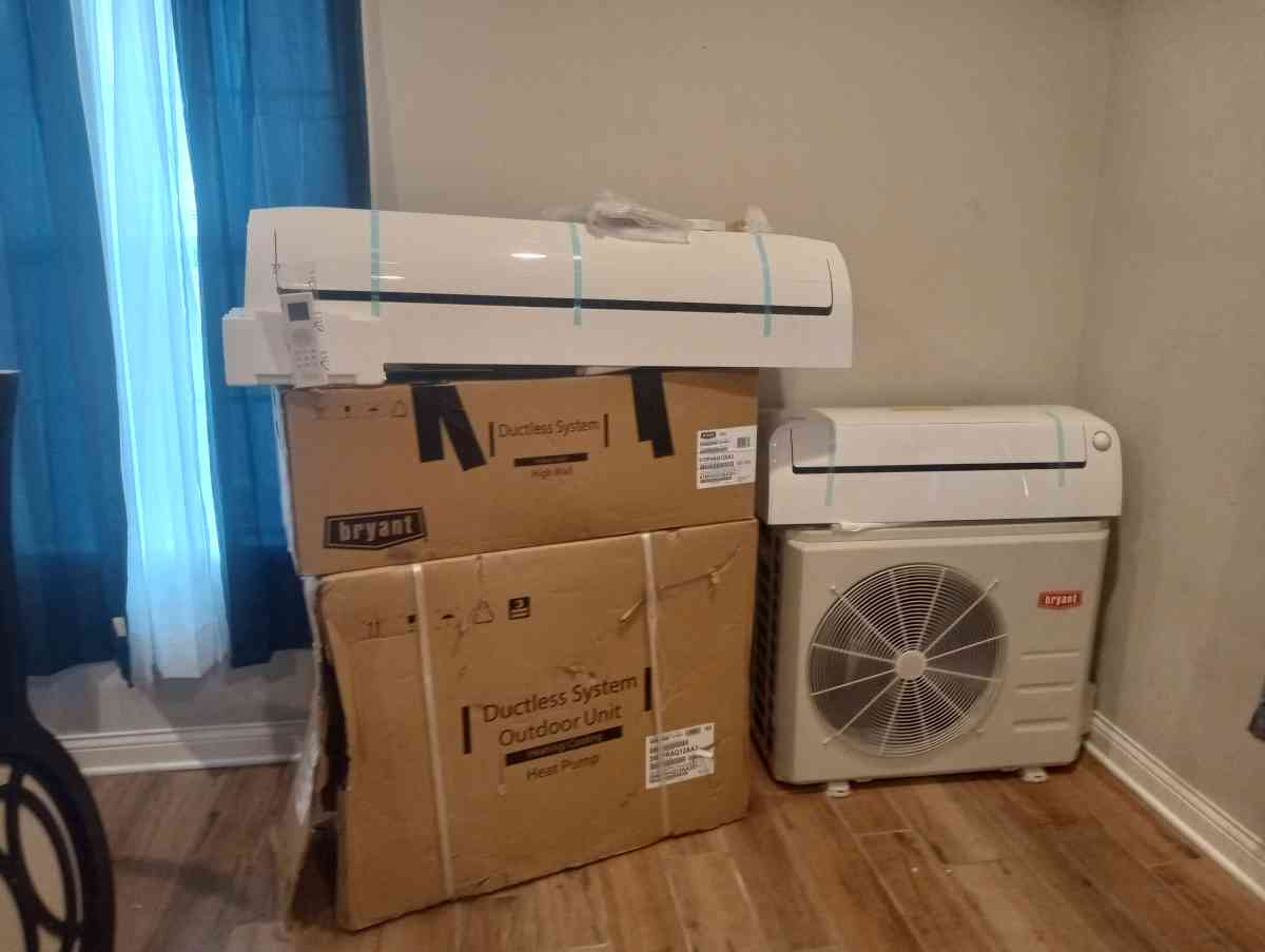 2 mini split outdoor heat pump system and 1 indoor head - London, Ohio - FleaMarketBay