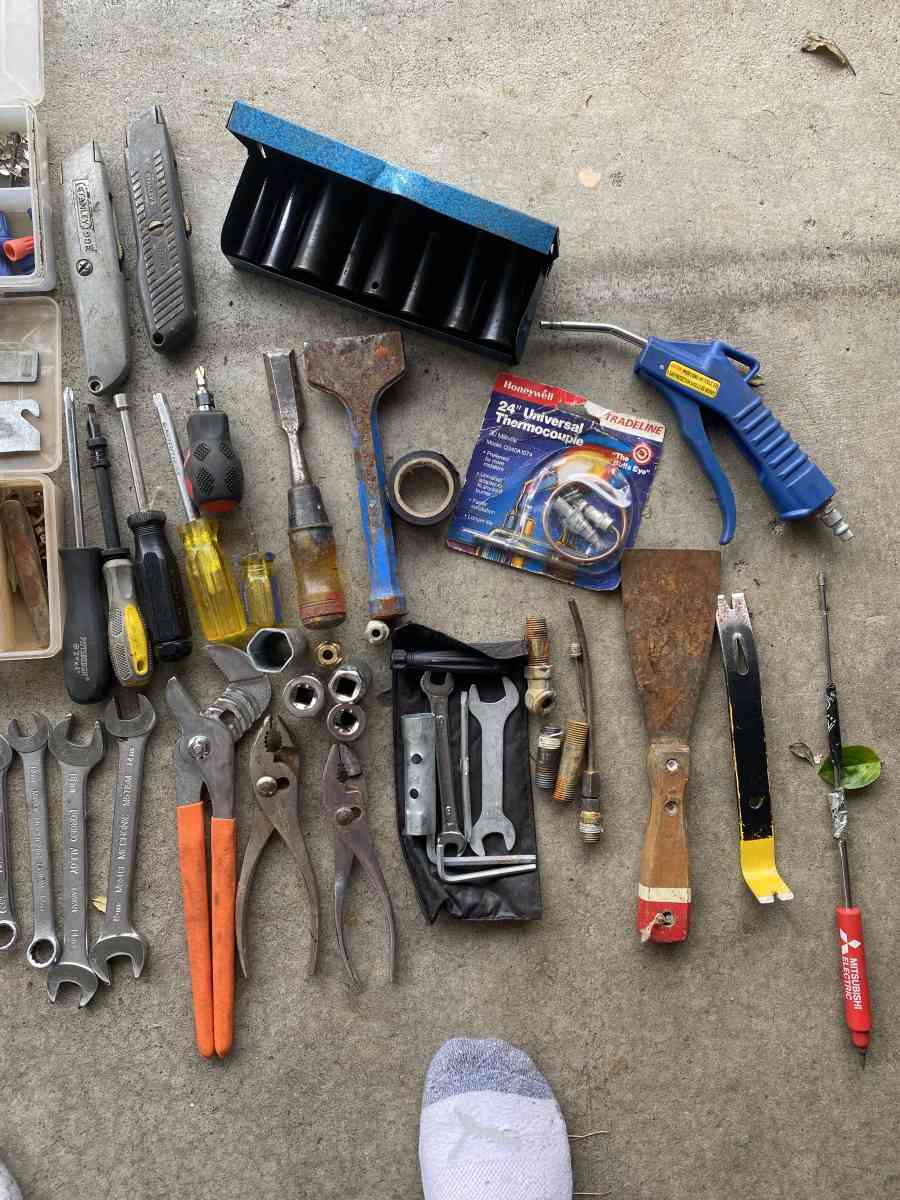 tool box with extra tools - Gresham, Oregon - FleaMarketBay
