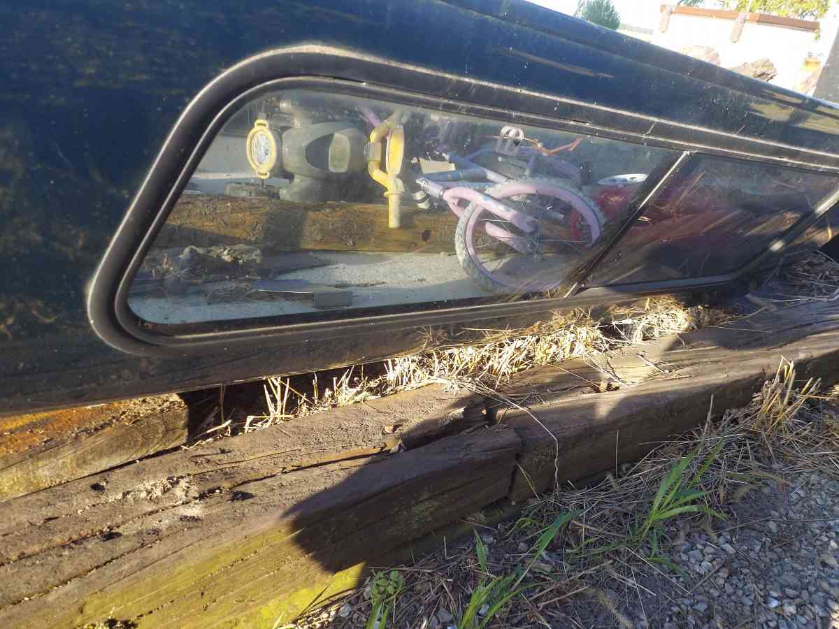 Green truck topper - Frankfort, Indiana