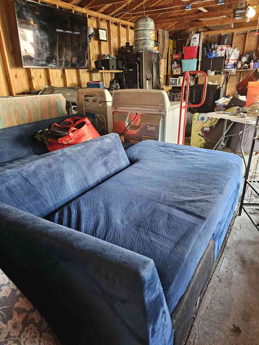 blue sectional - Wayne, Michigan - FleaMarketBay