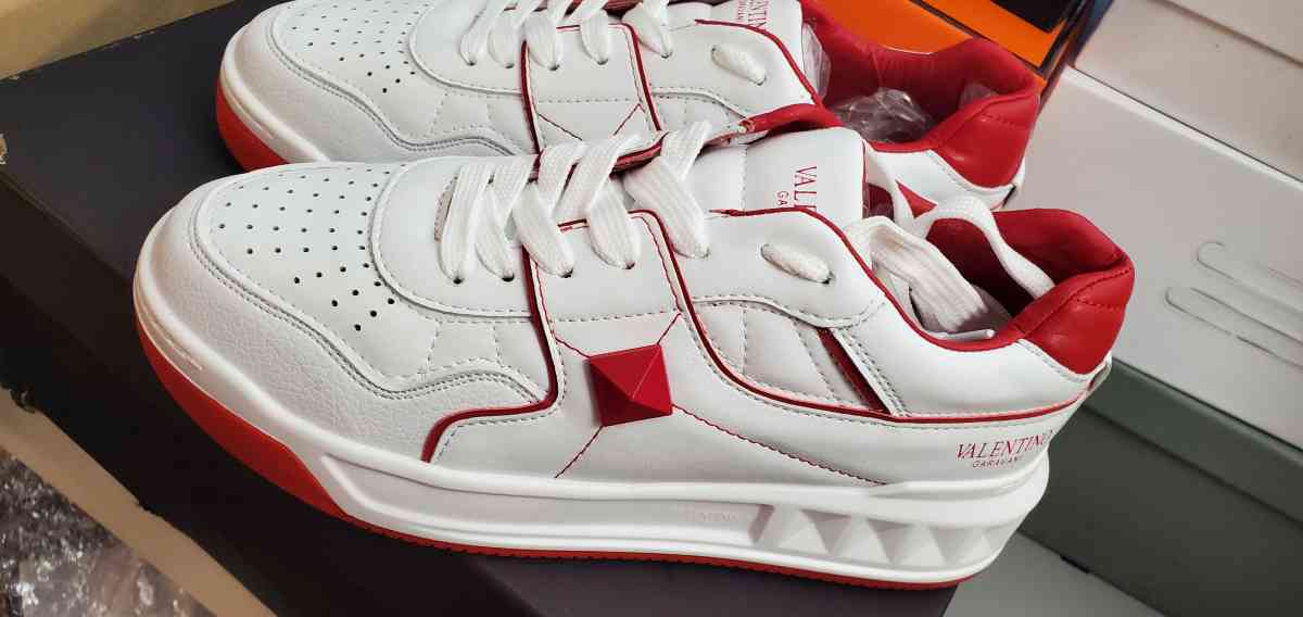 stud shoes red vltn - Mission Viejo, California