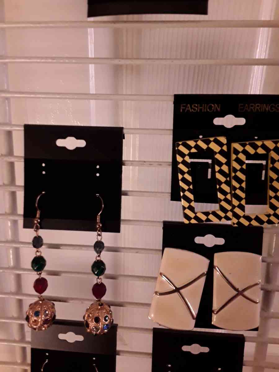 Earrings - Portland, Oregon - FleaMarketBay