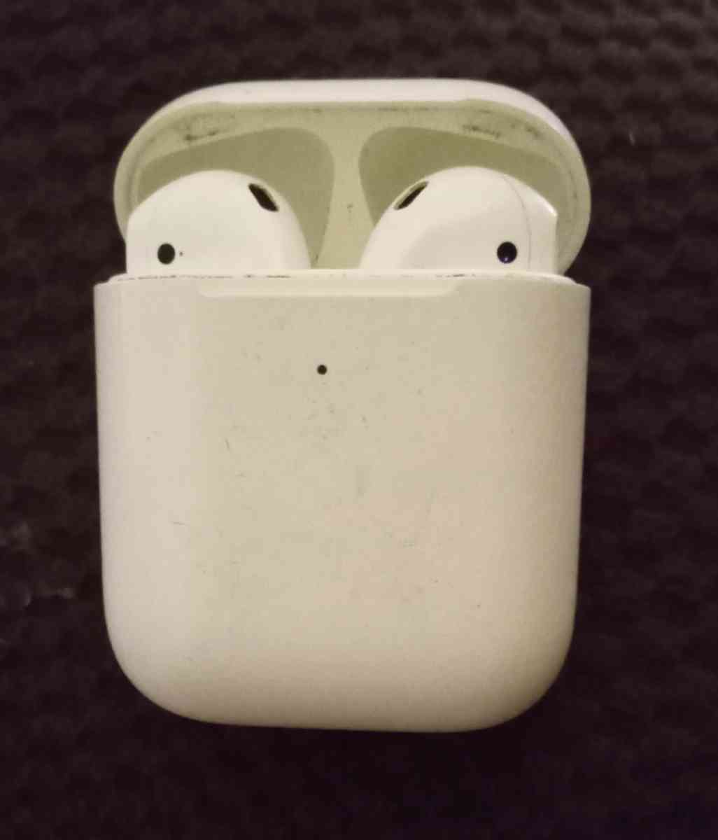 apple AirPods 1st generation - Akron, Ohio - FleaMarketBay