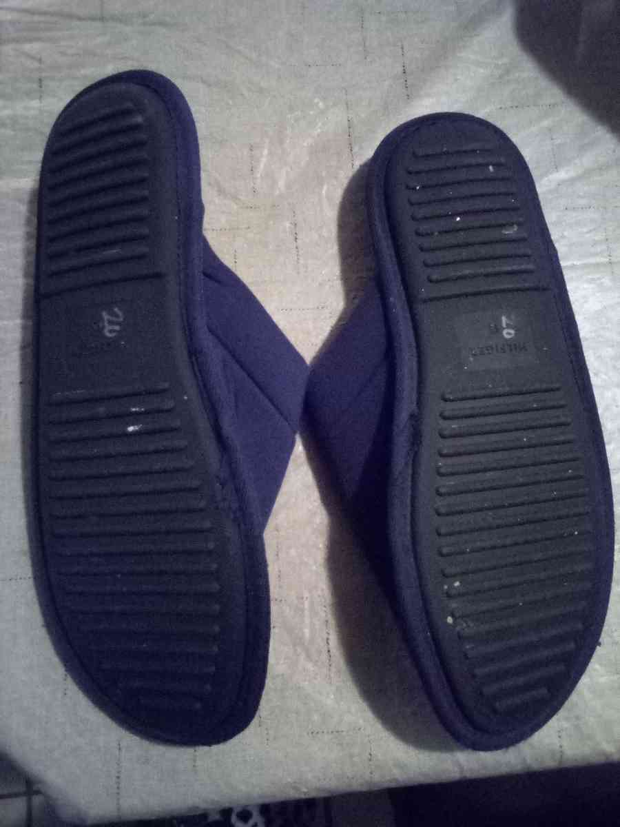Canto slippers for men to size 12 - Jacksonville, Arkansas - FleaMarketBay