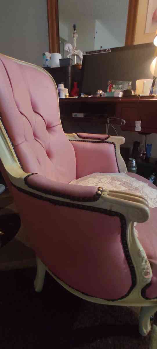 LOUIS XV ARMCHAIR - Tacoma, Washington - FleaMarketBay