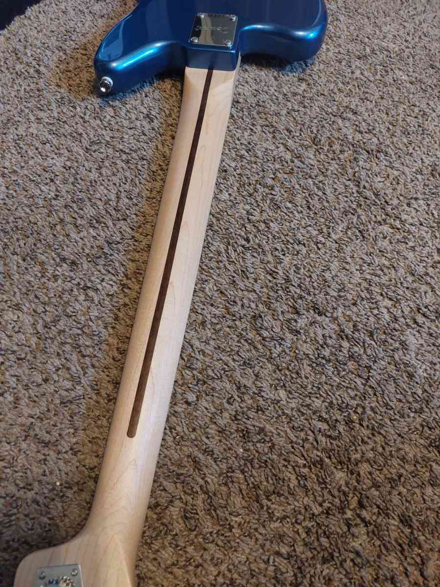 fender bass guitar - Fort Oglethorpe, Georgia - FleaMarketBay