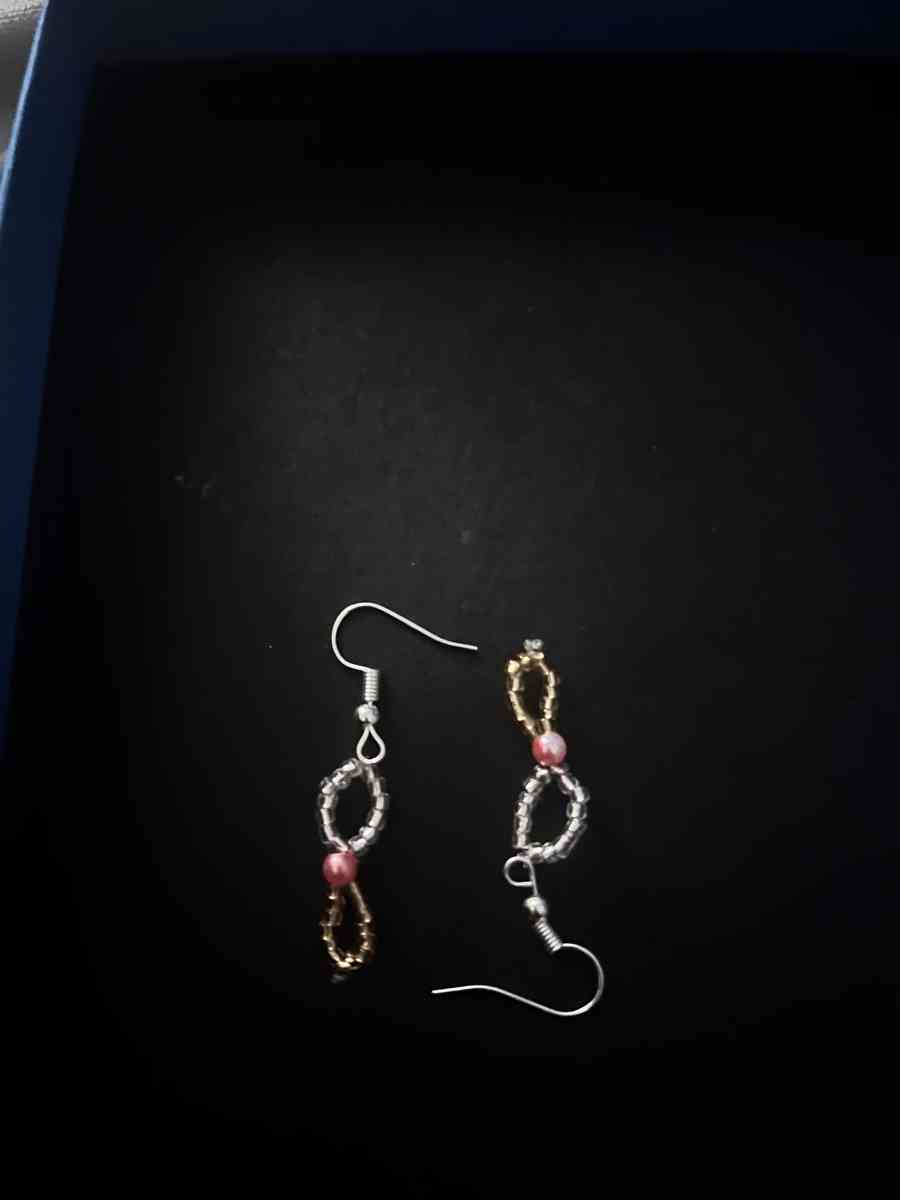 earrings - Detroit, Michigan - FleaMarketBay