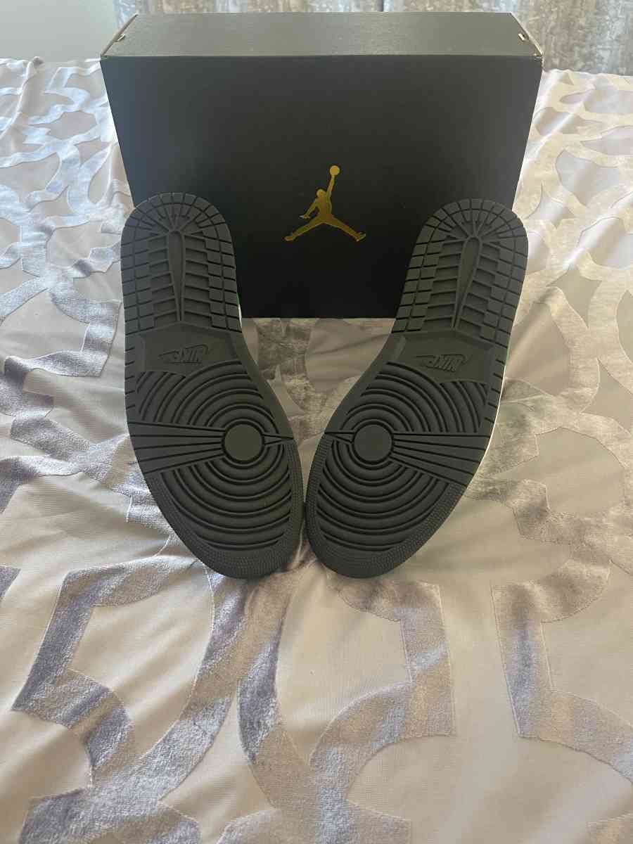 Air Jordan 1 Mid - San Diego, California - FleaMarketBay