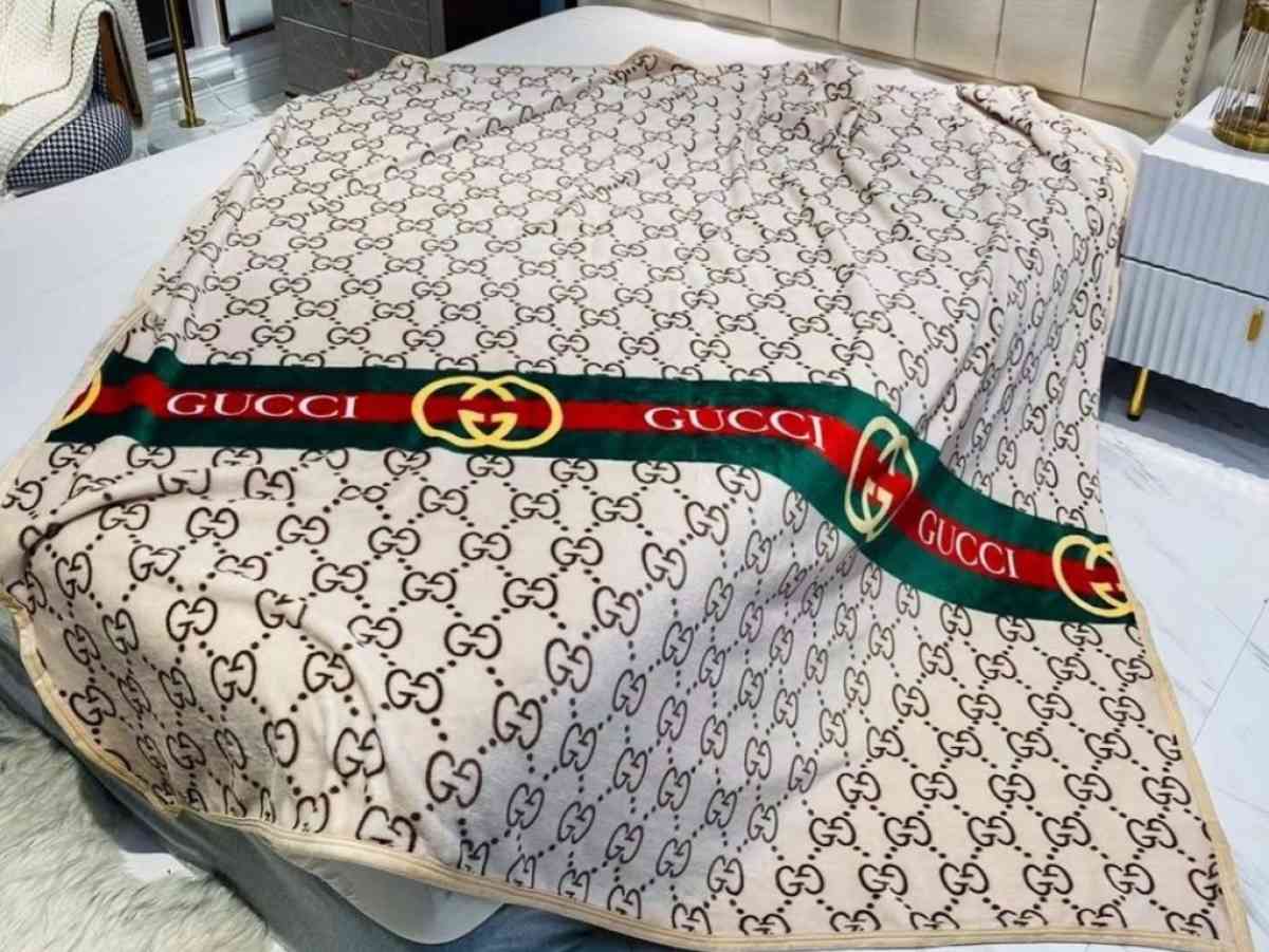 soft blankets - Mission Viejo, California - FleaMarketBay