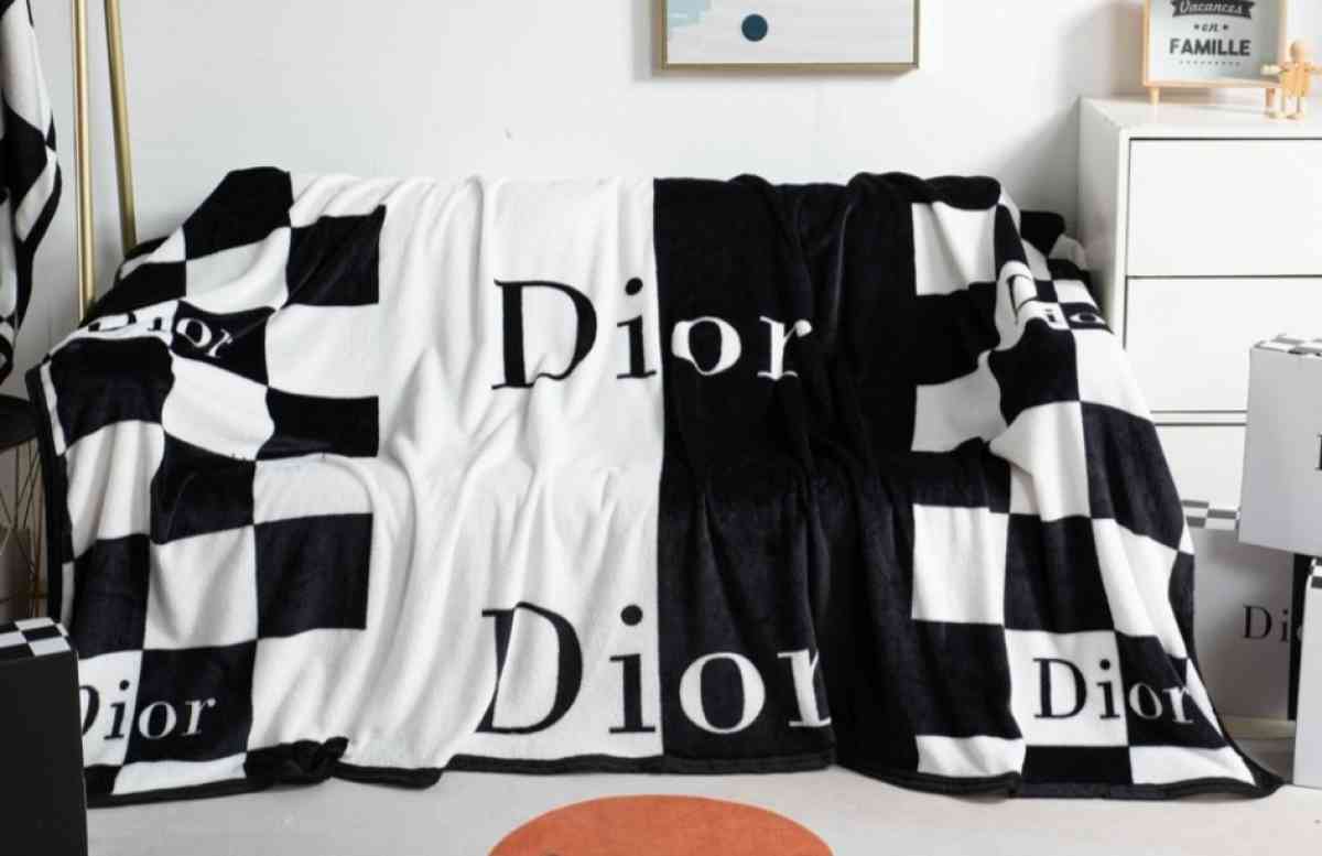 blankets - Mission Viejo, California - FleaMarketBay