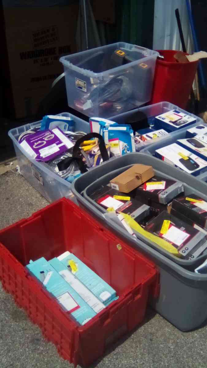 Tons of goodies - Kansas City, Kansas - FleaMarketBay