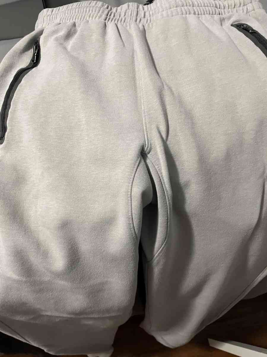 old navy black and white pants medium size - Summit Argo, Illinois - FleaMarketBay