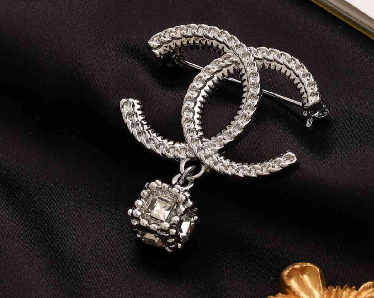 brooches pin cc - Mission Viejo, California - FleaMarketBay