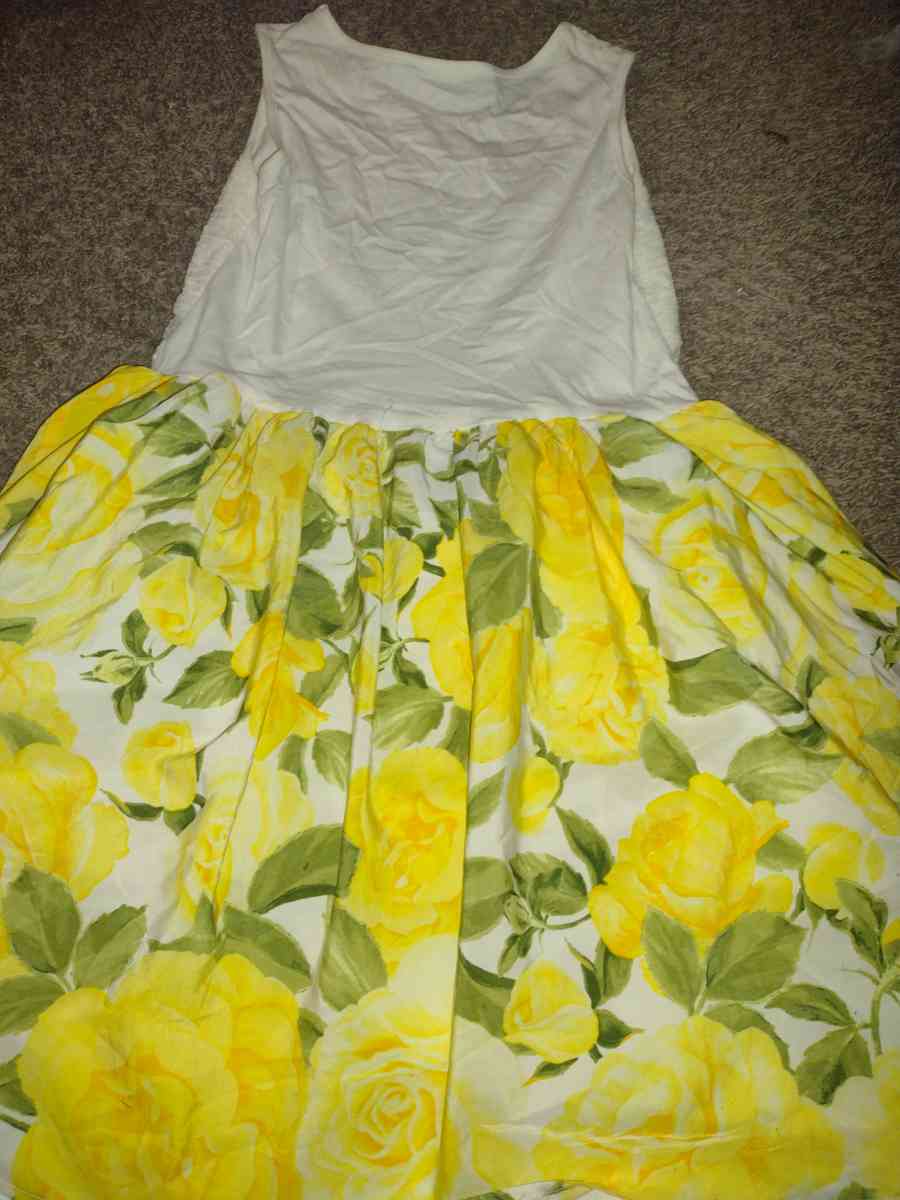 yellow and white flower dress - Apache Junction, Arizona - FleaMarketBay