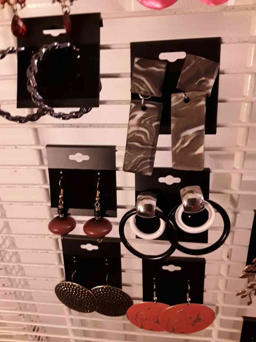 Earrings - Portland, Oregon - FleaMarketBay