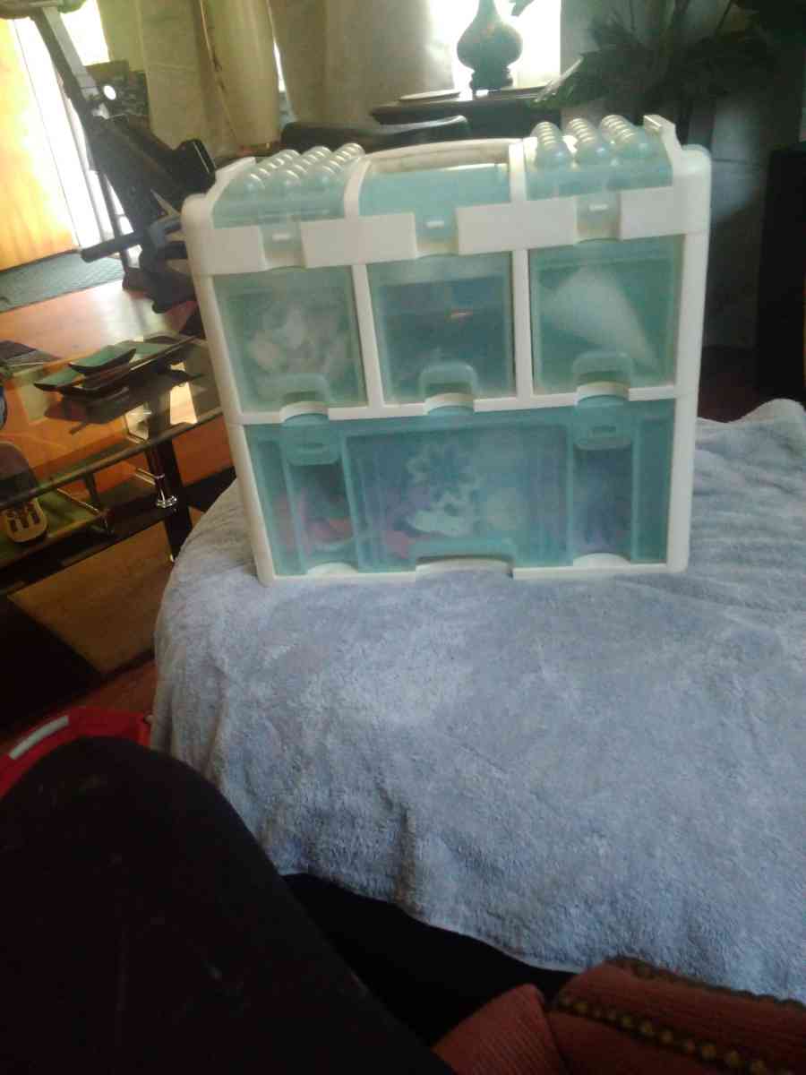 Wilton ultimate decorating kit - Saint Louis, Missouri