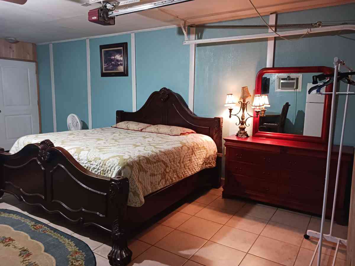 Renting room - Baytown, Texas - FleaMarketBay