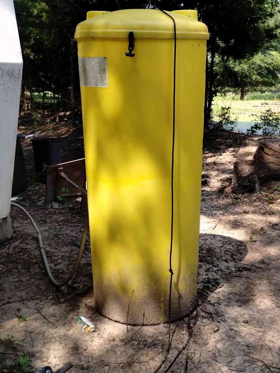 200 gallon water holding tank - Terrell, Texas