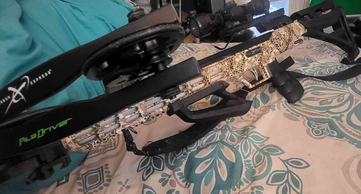 Carbon express crossbow - Angola, Indiana - FleaMarketBay