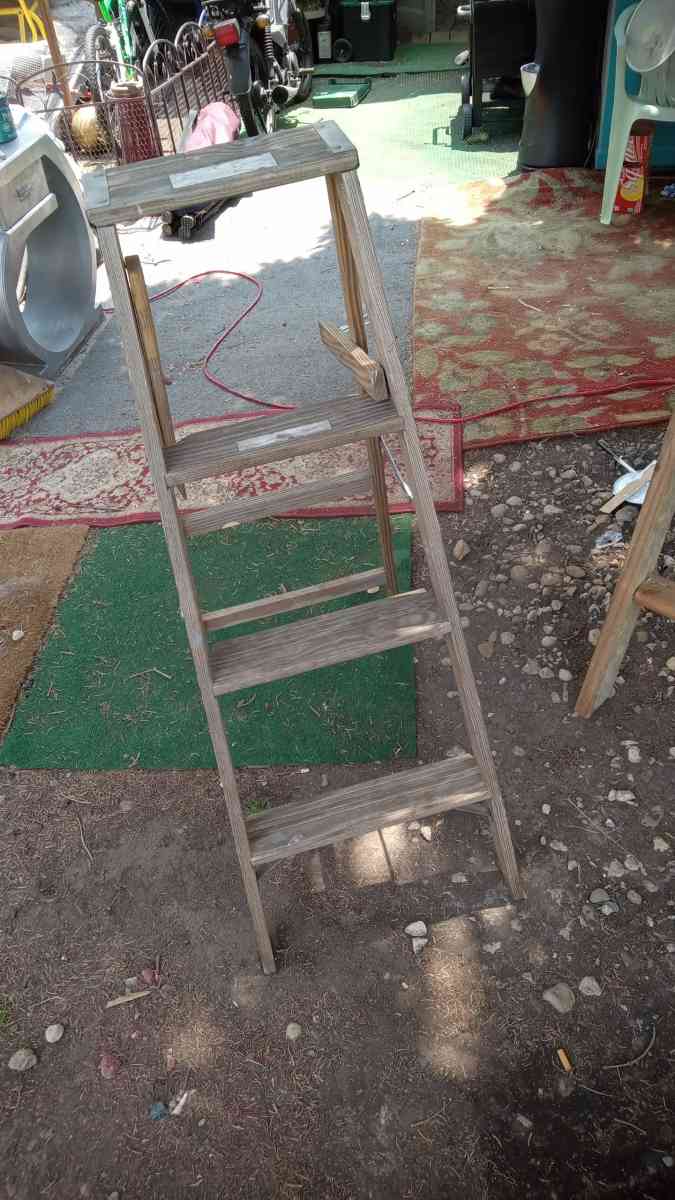 3 Step Medium Size Wooden Ladder - Manteno, Illinois