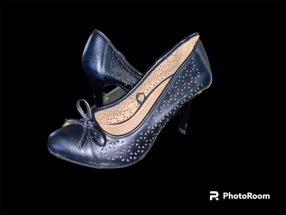 Black heels - San Bernardino, California - FleaMarketBay
