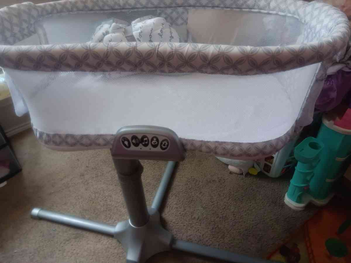 halo bassinet - Forney, Texas - FleaMarketBay