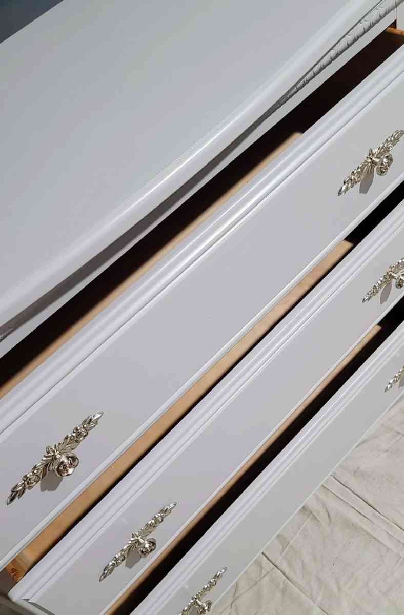 Beautiful Refinished dresser - Elgin, Illinois - FleaMarketBay