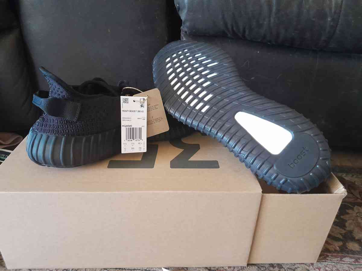 yzy 350 v2 size 12 shoes brand new in box black - Albuquerque, New Mexico - FleaMarketBay