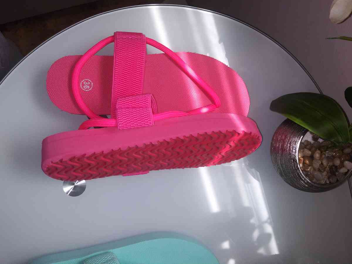 sandal for women - Lowell, Massachusetts - FleaMarketBay