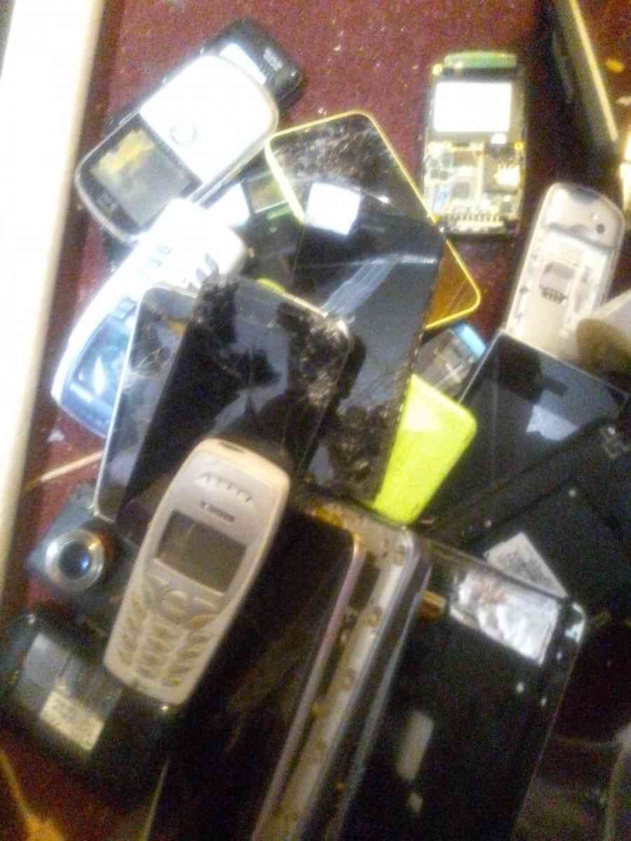 50 broken phones - Carson City, Nevada - FleaMarketBay